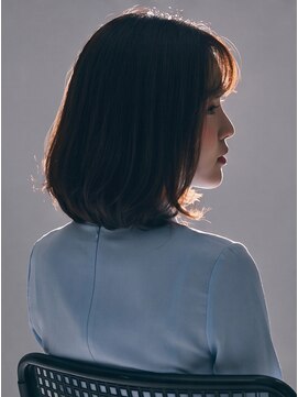 キヴィ(kivi) 透明感イルミナカラー×大人ショートボブ 白髪ぼかし