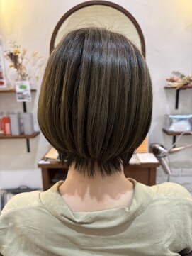 ヴィアンカ(Vianca) 大人丸みショートボブ