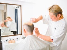 バーバーイシガミ(Barber ISHIGAMI)の雰囲気（短髪や角刈り、顔そり・眉整えまで手際よく清潔に仕上げます◎）