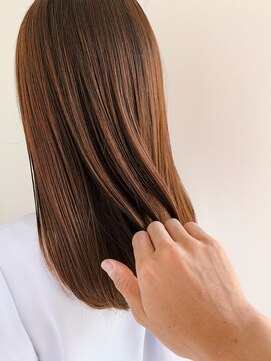 レジナヴィータ 栄(Reginavita) 【Reginavita栄】柔らかい質感のプラチナストレート＠早川