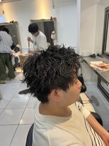 アイズ 海老名(AIZU)&nbsp;ツイストスパイラルパーマ波巻きスパイラルパーマメンズマッシュ