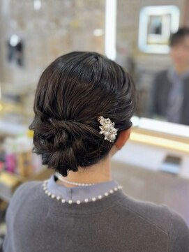 アトリエビューティーアミュ(atelier beauty AmU) 結婚式 二次会 お呼ばれ ルーズアップスタイル×ビジューアクセ