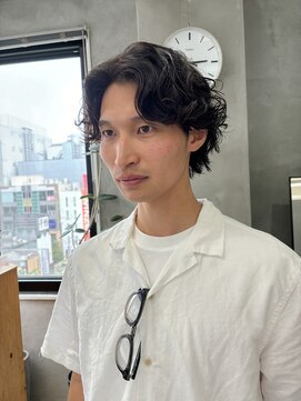 テトヘアー(teto hair) スパイラルパーマ、メンズウルフ、ミディアムパーマ、常田大希