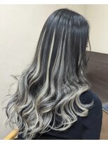 レアナ バイ ニーナ(Leana by NINA)&nbsp;プルエクステでバレイヤージュ風ロングヘア