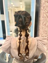 アピッシュ ギンザ(apish ginza)&nbsp;お呼ばれツインポニーアレンジ