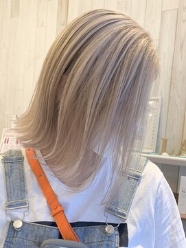 リード バイ ラグーン(LEAD by LAGOON) ホワイトミルクティーベージュケアブリーチインナーイヤリング