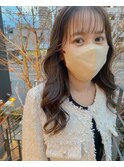 顔周りレイヤーのセミロングスタイル