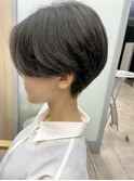ハンサムショート　前下がりセンターパート　メンズライク