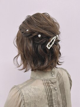 プルクラ ロッポンギ(Pulchra ROPPONGI) ウェーブクォーターアップ/外ハネ/外巻き/韓国