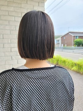 ハグエヴェック(HUG AVEC) ミニぱっつんボブ