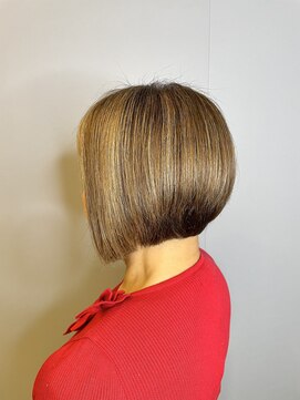 ブロッサム 東久留米店(Blossom) 20代30代大人ショートボブｘ小顔ウルフカット丸みショート