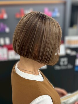 ジエクト アイロ(The Ect ilo) 白髪ぼかしハイライト/ショートボブ/細めハイライト