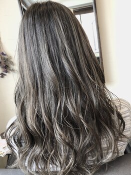 シャワ(CHAWA)の写真/ナチュラルで色鮮やかな発色！ハイライト/バレイヤージュ/インナーカラーなどのトレンドもお任せ下さい☆