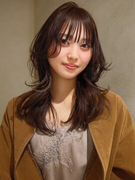 ミディアム／レイヤーカット／チョコレートブラウン
