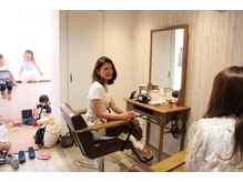 キッズスペース付の個室完備※個室ご希望の方はお電話にてスタッフまでお伝え下さい。[久米川 髪質改善]