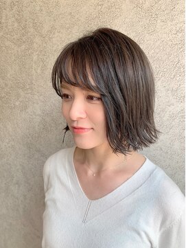 ヴィコロ(vicolo) ちょい長めのミニボブ