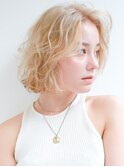 【デザインカラー】ブロンドヘアのウェーブボブ