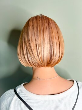 ラズリー(Lazliy) ハイトーン　パツっとボブcut