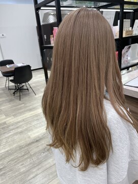 ディーボーイ 健軍店(D-BOY) ミルクティー/ベージュ/ホワイト