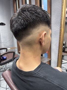 ハウル(Howl) スキンフェード/アップバング