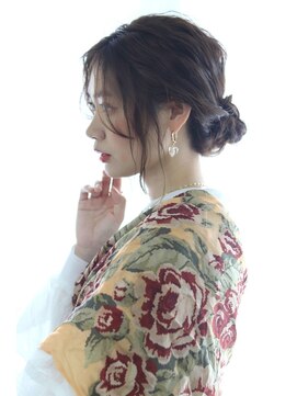 シロフイケブクロ(shirof ikebukuro) 【10代20代30代】ルーズシニヨンアレンジ