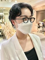 スー 自由が丘(suu) 黒髪ショートパーマハンサムショートセンターパート波ウェーブ