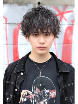 ネイビー(NAVY) 癖毛パーマ くせ毛 ストレートせずに活かす髪型 無造作マッシュ