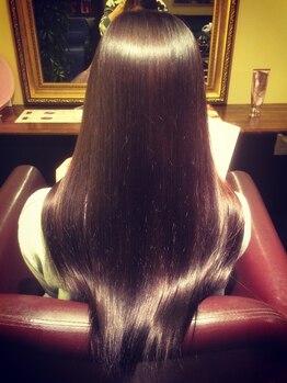 リリーズ ヘア(Lily's hair)の写真/【市川6分/市川真間2分】厳選されたトリートメントを使用!!毛先まで潤う極上のサラツヤ髪へ。