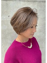 エレナ(Helena)&nbsp;大人っぽハイライト☆スッキリショートボブ