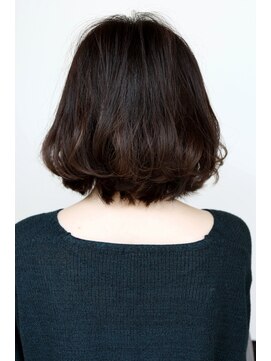 チェルモ(CHELUMO) 暗髪ボブショートスタイル