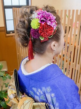 ヘア ショップキャリー 成人式アレンジスタイル　ボリューム増し増しモヒカン，