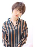 ことりベージュネイビーカラー毛先パーマ小顔ワンサイドショート