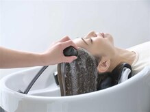 全メニュー【活泡泉】付き♪心地よいシャンプー体験を実現。頭皮をやさしく刺激し心がほぐれる時間を提供。