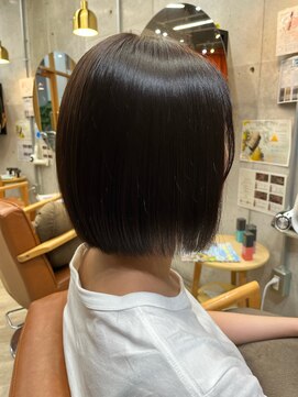 コージー(Kozy) ぱつっと切りっぱなしボブ