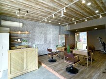ウェリラバイハク(WeLila by haku)の雰囲気（木を基調とした落ち着いたサロン髪質改善/白髪ぼかしハイライト）