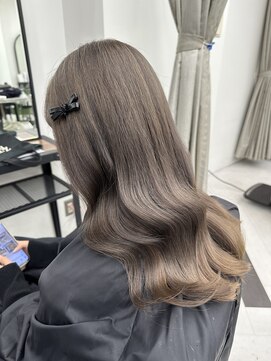 ネウィ 八王子(newi) Rina 透明感グレージュ