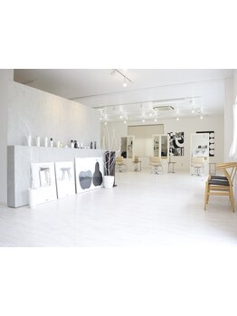 落ち着いた雰囲気の店内が魅力◎技術、センス、薬剤にこだわり、扱いやすいスタイルをご提案。