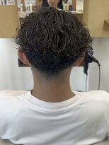 マキシム ナカイ(MAXIM NAKAI)&nbsp;センターパートスタイルメンズパーマスパイラルパーマ