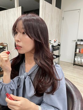 カミエ(kamie) ロングヘアを柔らかピンクに×透明感のある上質な仕上がり