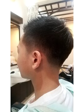 オッジ ヘアー ジャッロ(Oggi Hair giallo) フェードスタイル