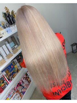 ロンド レア 天神大名店(Lond Le’a) ホワイトブロンド[天神大名/博多/福岡天神]