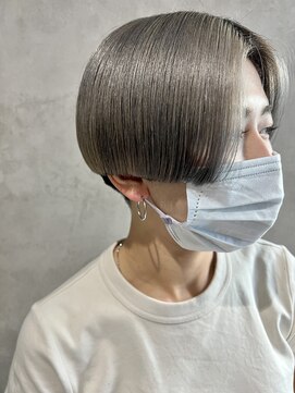 シアン(.Xian) シルバー ショートヘア(ブリーチ/ハイライト/インナーカラー)