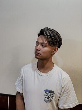 バニラプラスパワーズ(Vanilla + POWERS) かき上げショートヘア