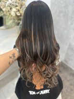 ラビス(Lovis)&nbsp;黒髪カタログ/ボブルフ/ネビージュ/小顔に見せるヘア/ワンレン