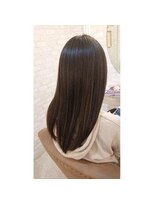 ヘアルーム ルシア(Lucia) ナチュラルブラウンストレート