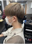 刈り上げマッシュ ミルクティーベージュ ブリーチ メンズカット
