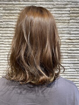 ビス ヘア アンド ビューティー 西新井店(Vis Hair＆Beauty) 20代30代大人かわいい外ハネミディアムミルクティベージュ♪