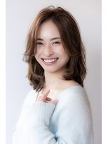 ノーヴェ(Nove)&nbsp;30代/40代にオススメ　菱形ミディアム×シアーベージュ