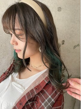 エミュ 天文館店(eMu) ピスタチオグレージュとイヤリングカラーグリーン