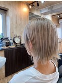 ベージュ